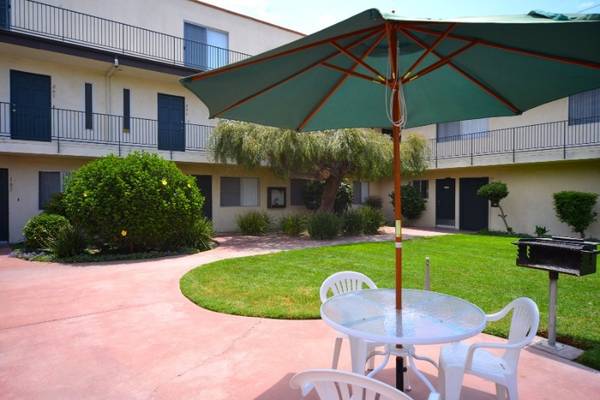 $2,200 / 1br - 625ft2 - Patio de Área Común, Vista, Piscina Reluciente (3074 Channel Dr, Ventura County, CA)63668253791489122