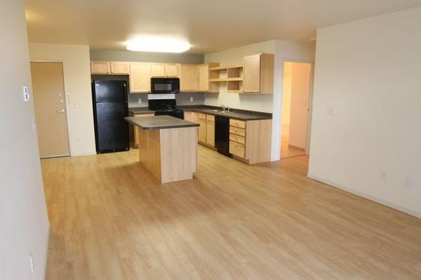 $1,105 / 2br - 916ft2 - Elevator, Dishwasher, Private Balcony (301 2nd Street East, Williston, ND)63690130654211123