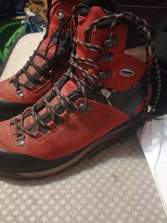MENS SIZE 10 GORTEX ALPINE BOOTS 1