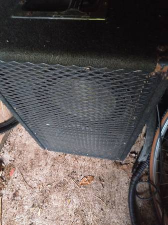 2-10" Peavey bass cab works good 1