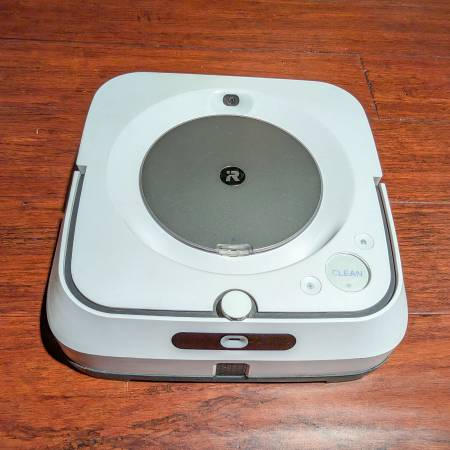 Roomba M6 Robot Mop 1
