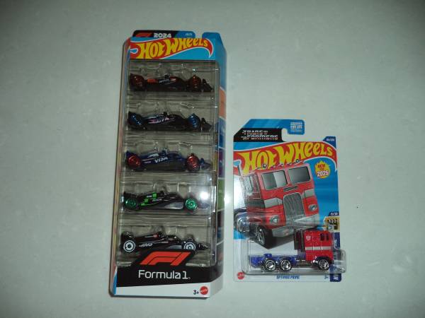 Hot Wheels Formula One 2024 (F1) 5-pack plus Optimus Prime 1