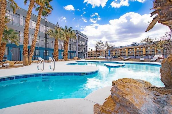 $849 / 1br - 450 pies² - Recién renovado, gimnasio, comunidad cerrada (3770 University Center Drive, Las Vegas, NV)63859612169731123