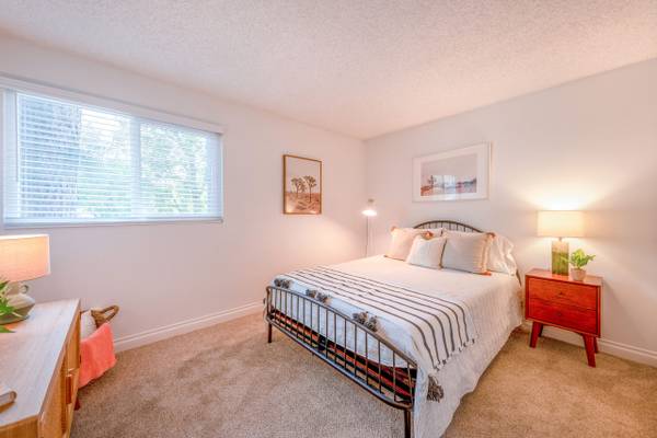 $2,830 / 2br - 900ft2 - One Month Free, Stainless Steel Appliances, Washer & Dryer (1394 East Hillcrest Drive, Thousand Oaks, CA)63668270723843123