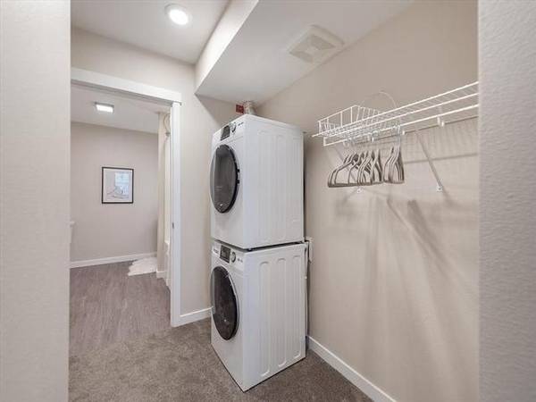 $1,709 / 2br - 910ft2 - Ready NOW - Get keys for your new home today! (Fisher's Landing)63956787962626122