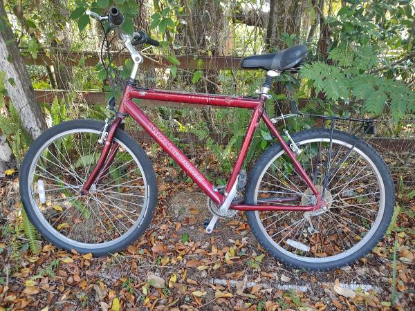 Nice Mountain Bike Aluminum Mongoose "Switchback" w/Rack 1