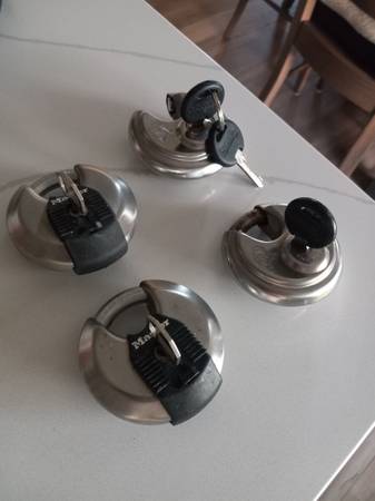 4 padlocks with key 1