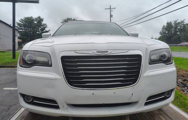 2014 CHRYSLER 300 (S); V6 AUTOMATIC SEDAN; LOW MILES. - $7,890 (Upper Marlboro)63435217018627124