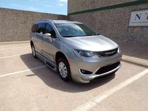 Chrysler Pacifica Touring-L de 26 000 millas con rampa para silla de ruedas para discapacitados - 41 200 USD (Irving, TX)63502063246083122