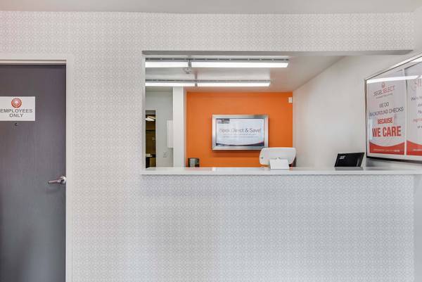 Free Utilities, Elevator Access, Fully Furnished Units Available, Tour 1