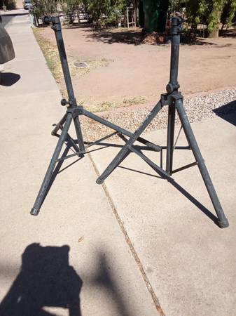 Speaker stands 1