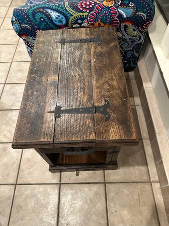 Handmade solid storage box, matching end table💐 1