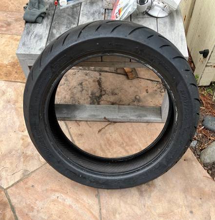 NEW rear tire 160/60/17 1