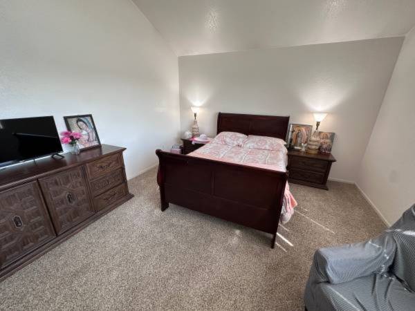 Spacious Master Bedroom w/ Private Bath – Pool, Views & Utilities Incl 1