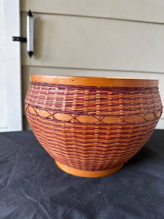 Vintage Hand-woven Split Bamboo Basket in Red and Tan 1