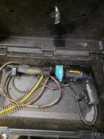 quick drive quikdrive screw drill for sheetrock or flooring with case 1