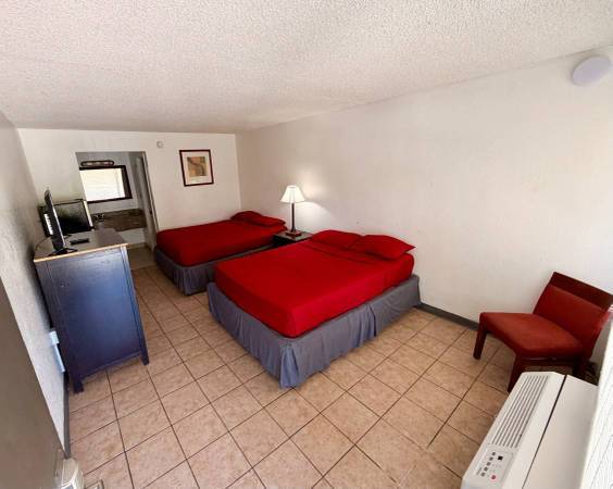 Affordable Rooms Available Now - Pinellas Park! 1