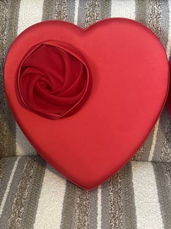 Valentines Heart Candy box - Godiva Organza Rose -Puffy 1