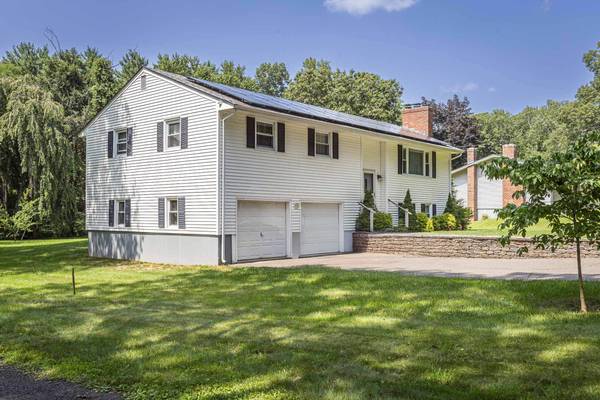 $425,000 / 3br - 1715ft2 - Windsor Raise Ranch move in ready- NEW PRICE (Windsor)63989073586819120