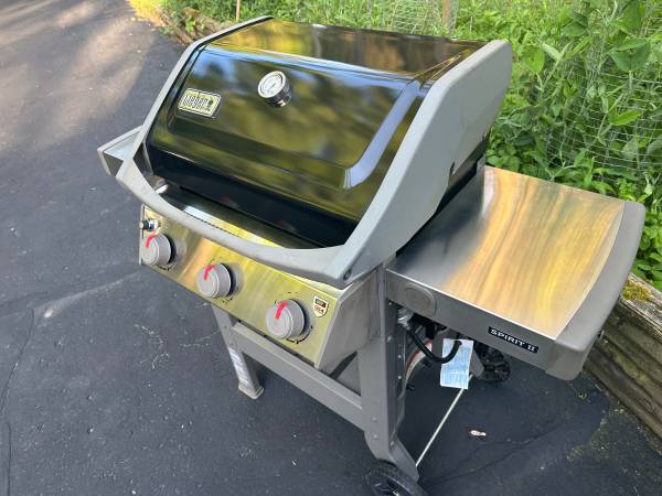 Weber Spirit II E-310 3 Burner Gas Grill 1