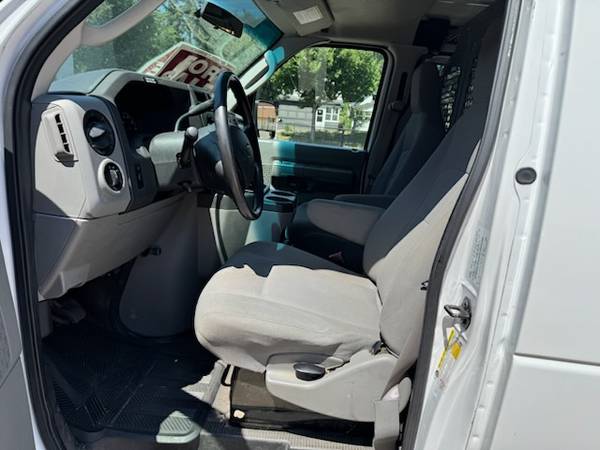 2014 Ford E250 - Photo 7