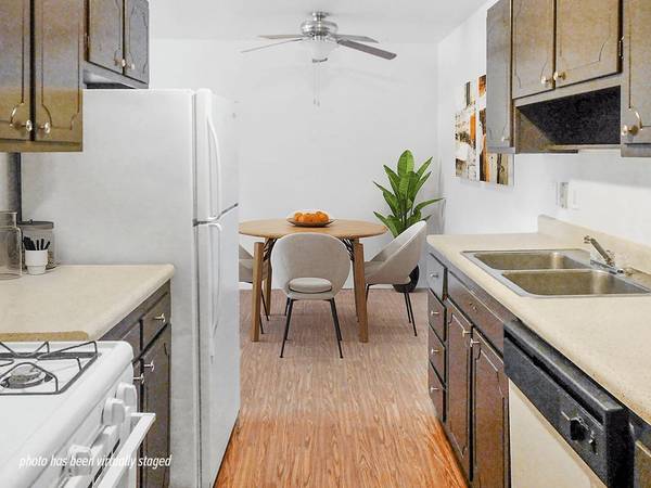 $1,285 / 1br - 784ft2 - Siéntase como en casa este otoño. (5700 73rd Avenue North, Brooklyn Park, MN)63666914525443122