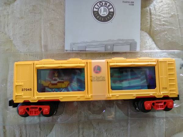 Lionel Beatles Yellow Submarine Animated aquarium car 1