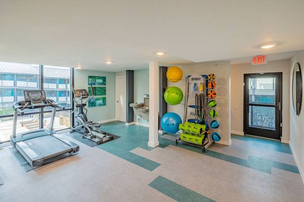 $710 / 222ft2 - Free Wi-Fi in Common Areas, Elevator, Karaoke Room (8300 North Interstate Highway 35, Austin, TX)63979117164547122