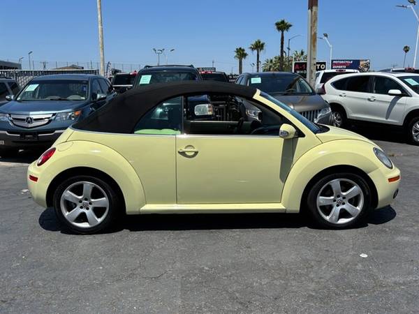 2006 VOLKSWAGEN VW BEETLE CONVERTIBLE 2.5 ** LOW MILES ** - $9,99563619497695873121