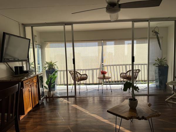 $3,800 / 2br - 🌴 Luxurious Living in the Heart of Waikiki! 🌺 (Waikiki)63939535149571121
