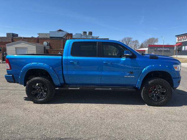 2020 RAM 1500 BIG HORN BLACK WIDOW EDITION CREW CAB CAJA CORTA 5.7L V8 - $34,950 (LA MOTORSPORTS WINDOM, MN)63470068826369124