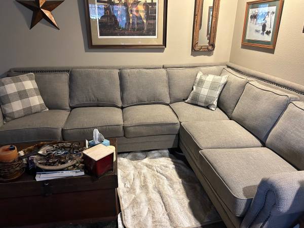 L Shaped Sectional Couch w Nail Heads 1