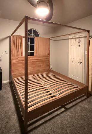 King bedframe 1