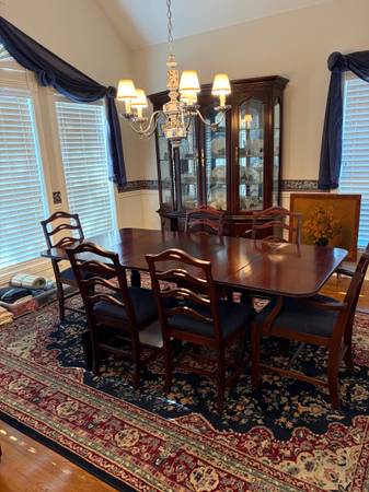 Duncan Phyfe dining table 1