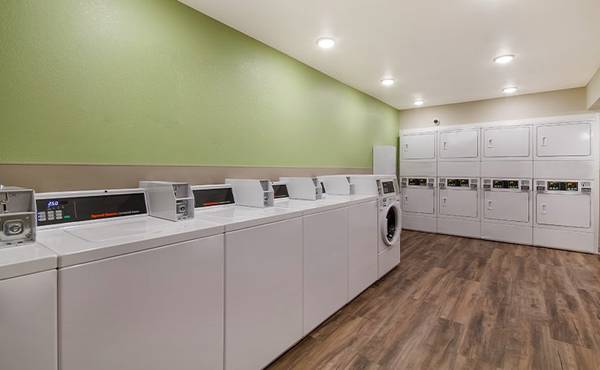 $1,428 / 1br - ¡Date prisa! Solo quedan 5 unidades - Sin depósito, sin contrato (9801 Front Beach Road, Panama City Beach, FL)63813013507715121