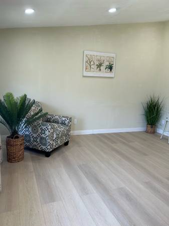 Move-in ready Large Room $800 1