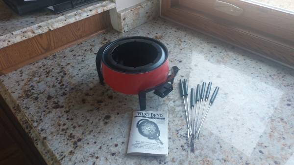 Fondue pot - 3 quart West Bend 1