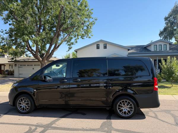 2016 Mercedes Benz Metris Van de Pasajeros - $13,900 (Moon Valley)63470415086593121