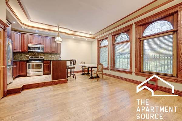 -RARE--3 BED 3 BATH--DUPLEX UP--MASSIVE UNIT--PRIVATE DECK--MUST SEE- 1