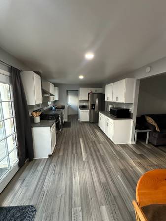 $900 Room available in home (Vandenberg Village)63696005865475122