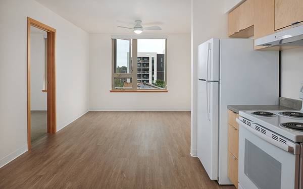 $1,127 / 2br - 750ft2 - Bike Storage, Elevator, Ceiling Fans (9777 NE Glisan St, Portland, OR)63956499046915123