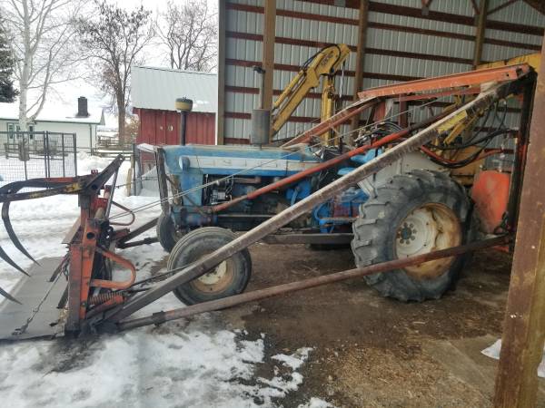 Ford 5000 with loader 1