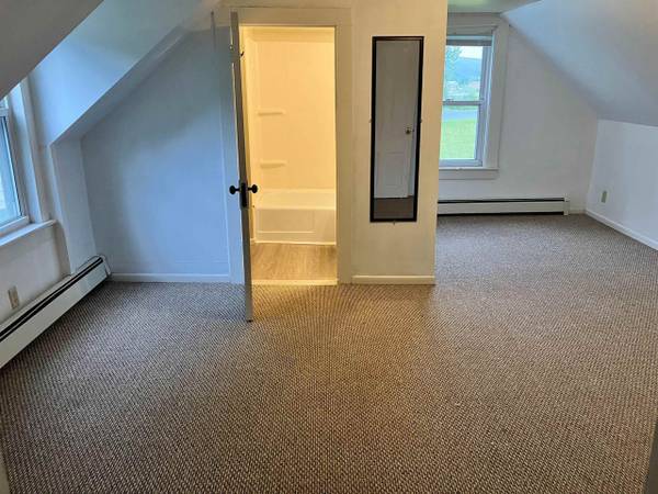 $1,200 / 1br - 1950ft2 - Fully Occupied Newport Duplex. Great Tenants and monthly rental amount (,Newport City)63784684729985123