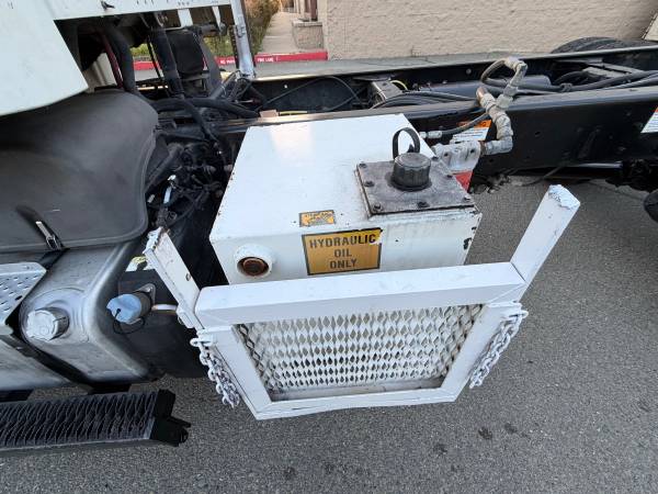 2011 Freightliner M2 106 w - Photo 8
