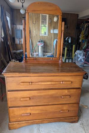 Maple Dresser 1