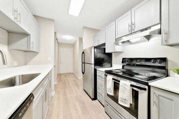 $1,900 / 2br - 1128ft2 - Quartz Countertops, On-Site Laundry Facilities, Large Closets (18540 SW Boones Ferry Rd, Tualatin, OR)63999452967683120