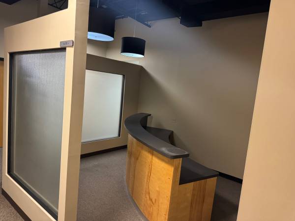 $400 Work in downtown La Grange - small 200 square foot offices - Special ! (Downtown La Grange)63918415977730124
