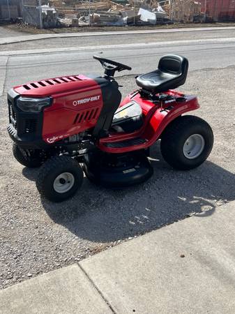 Troy Bilt  Pony riding lawn mower 1