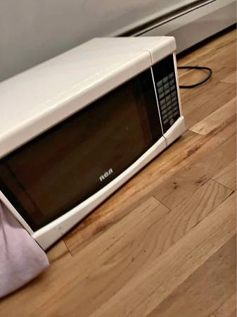 White Microwave – Functional 1