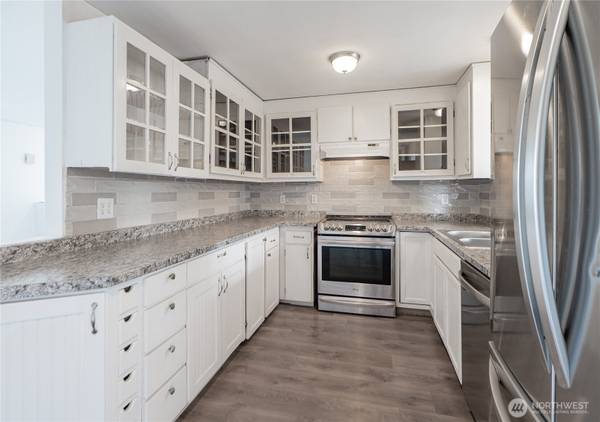 $449,999 / 4br - 1124ft2 - NEW PRICE|OPEN HOUSE |Charming Four-Bedroom With Fenced Backyard Oasis (Lynden)64305500469251124